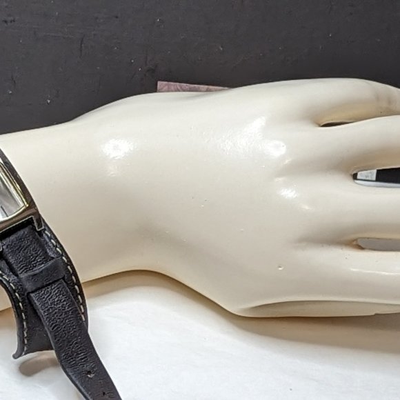 Genuine Women Guess Watch Vintage Rectangular Leather Band Watch Working - Picture 6 of 10